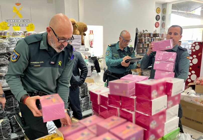 Investigada per vendre més de 4.000 ninots falsificats a Manises