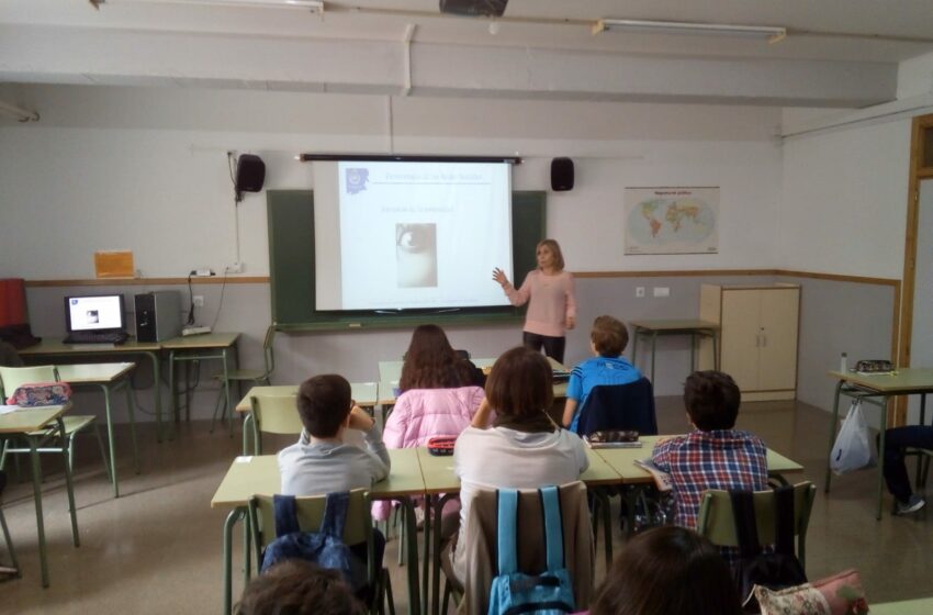 La UPCCA de Manises imparteix tallers sobre prevenció d’addiccions a 285 estudiants de secundària
