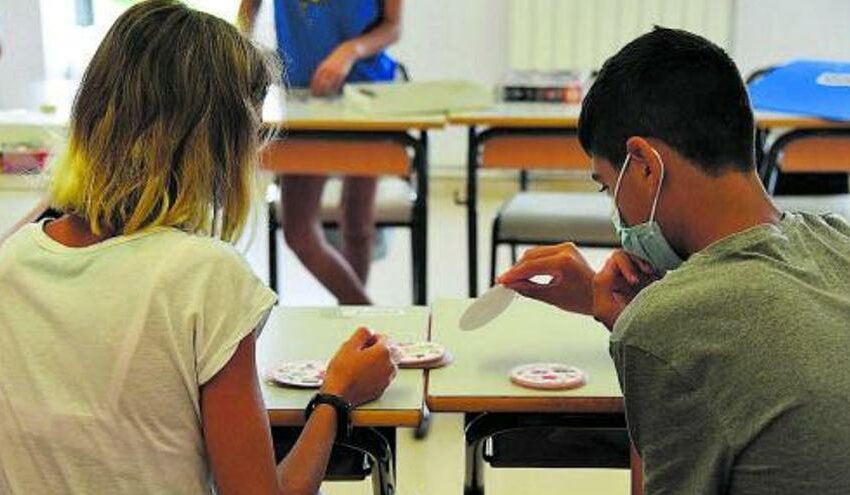 Educació facilita l’accés dels alumnes amb necessitats especials a la formació bàsica