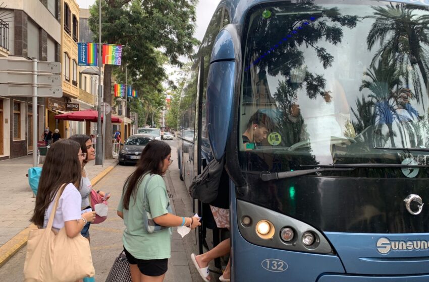 Catarroja i Benetússer reactiven el bus gratuït ‘Cata-rosa’ per a portar la joventut a la platja de la Malva-rosa