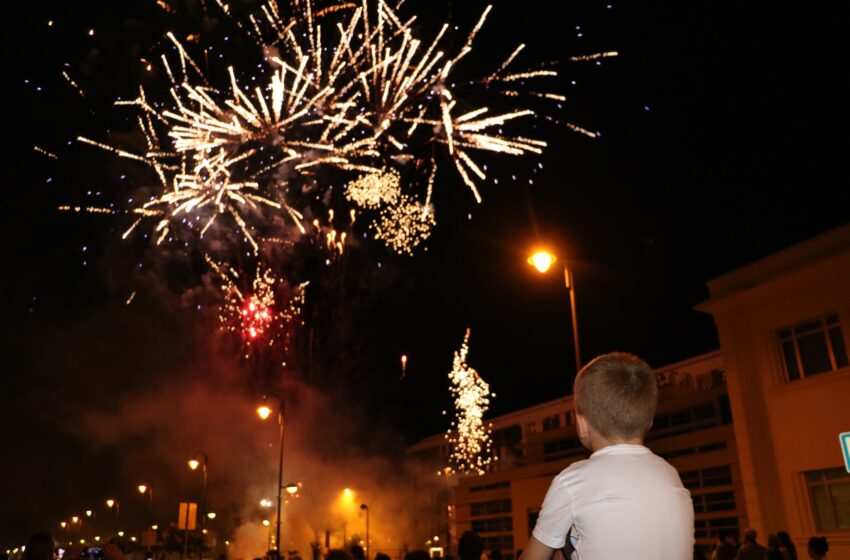 El tret de 21 salves anuncia l’inici de les festes de la Passejà de Sant Onofre a Quart de Poblet