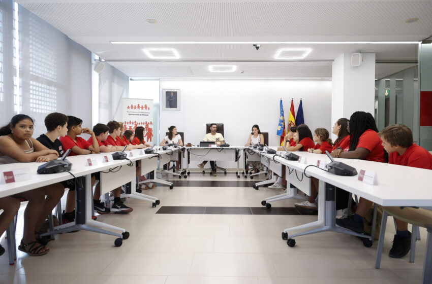 Els xiquets i xiquetes de Mislata prenen la paraula en un Ple Infantil ple de propostes i idees