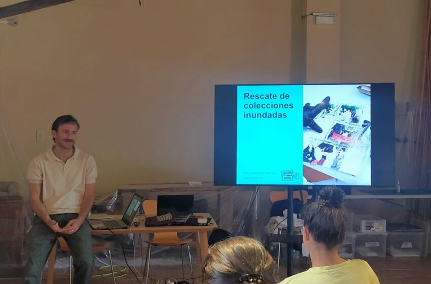 El Museu de l’Horta Sud forma 14 professionals en la restauració de fotografies danyades per catàstrofes
