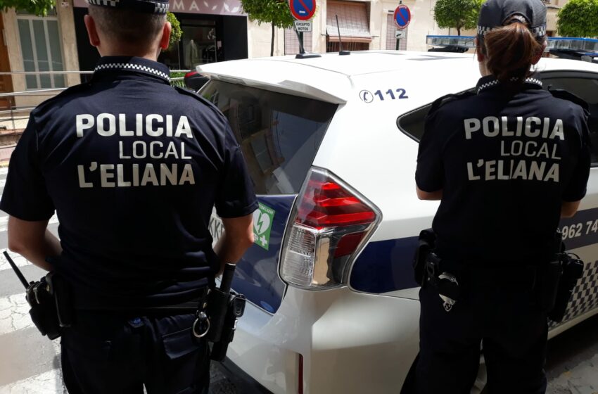 La ràpida actuació de la Policia Local de l’Eliana salva la vida d’un xiquet en un col·legi