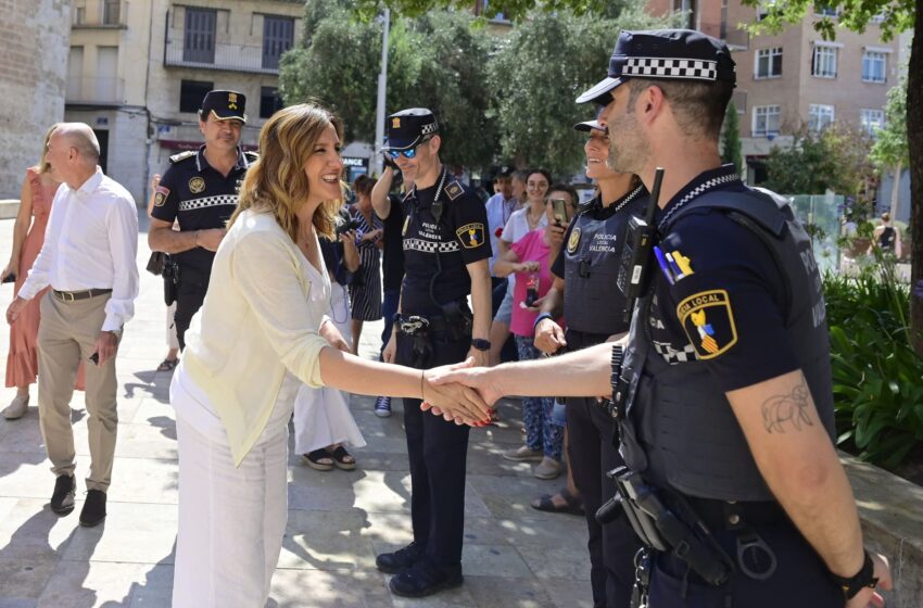 València reforça la presència policial en les zones més visitades per a garantir la convivència