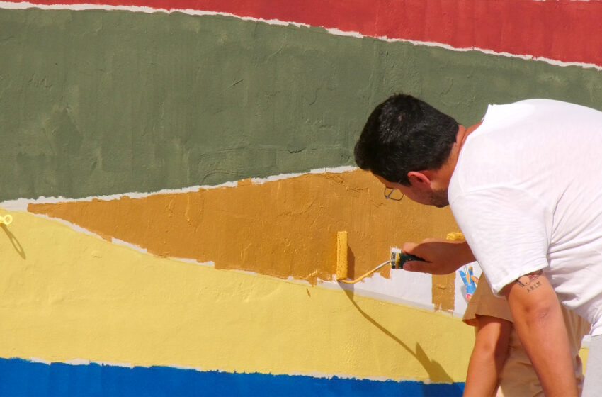 El CEIP Blasco Ibáñez de Beniparrell pinta un mural per celebrar la seua reobertura