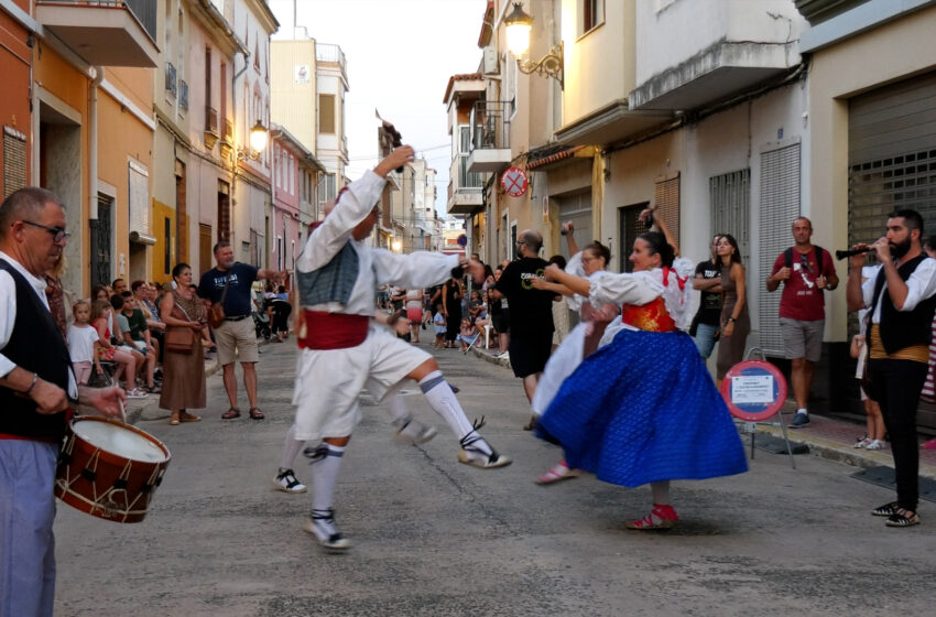 La dansà XXI ompli els carrers d’Albalat de la Ribera
