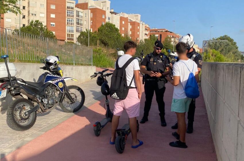 La Policia Local de Paterna intensifica els controls sobre l’ús de patinets elèctrics als carrers i parcs de la ciutat