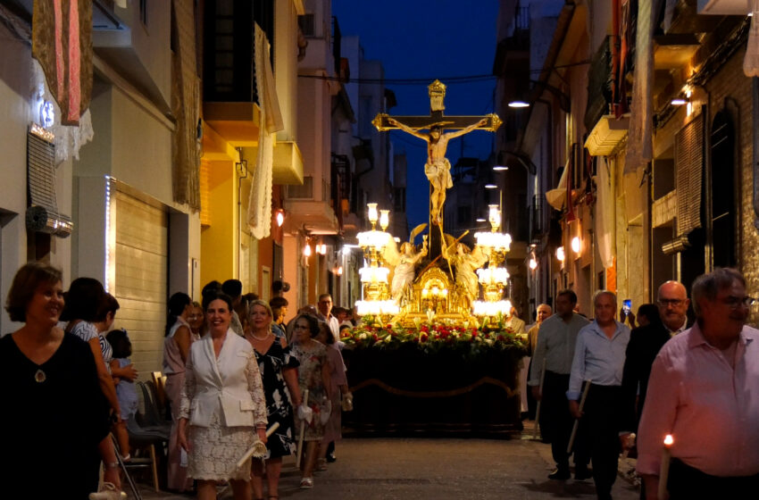 Guadassuar dona el tret d’eixida a les seues festes d’estiu amb la tradicional processó del Crist de la Penya