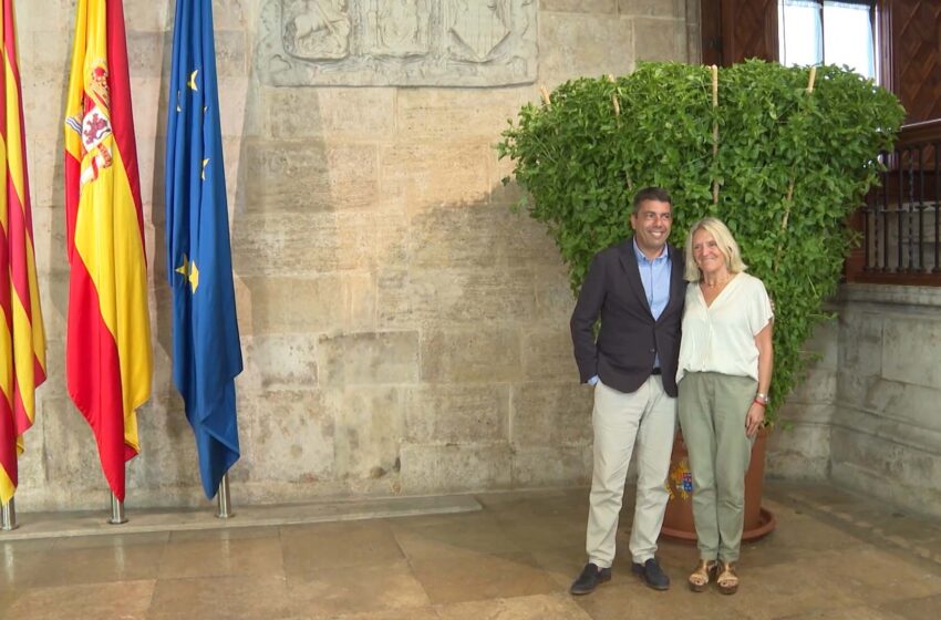 Mazón rep l’alfàbega de Bétera amb motiu de les Festes d’Agost de la localitat