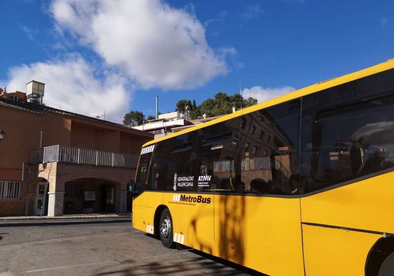 La Generalitat convoca les beques de transport universitari i d’ensenyaments artístics superiors amb millores tècniques i més suport a l’alumnat