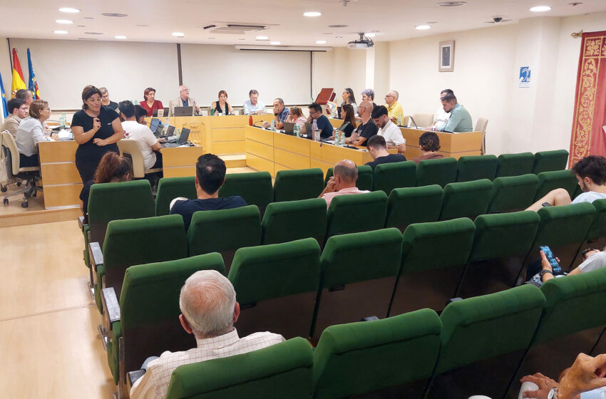  Paiporta alça la veu en defensa de la democràcia, el medi ambient i la llengua pròpia