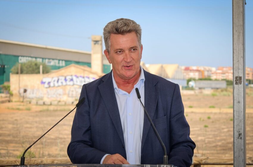 Torrent inaugura la placa del ‘Pont de la Comunitat de Madrid’, símbol de solidaritat després de la DANA
