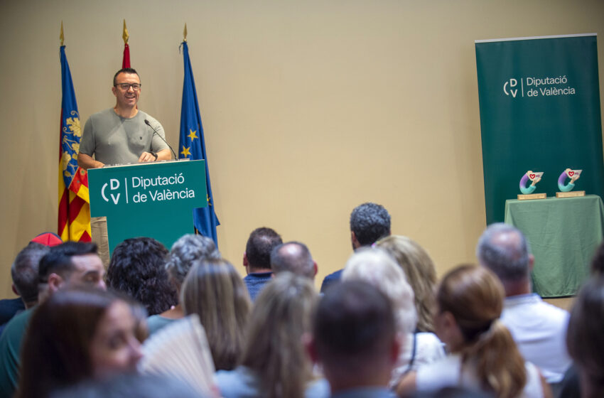  La Diputació premia la labor dels xicotets comerços en la defensa de l’ús del valencià