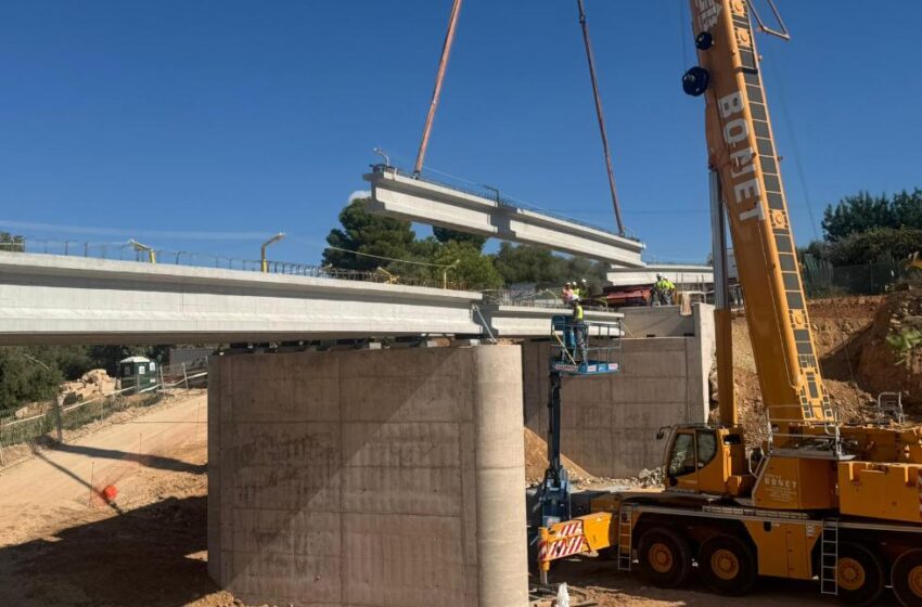 La Generalitat avança en la fase final de la reconstrucció del Pont del Sabater de Picassent amb la instal·lació de les bigues