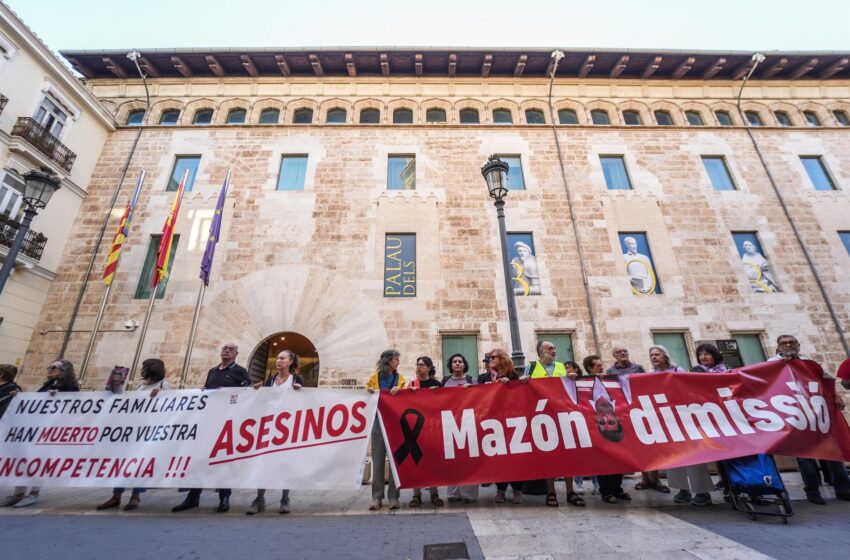 Víctimes de la DANA demanen la dimissió de Mazón davant Les Corts