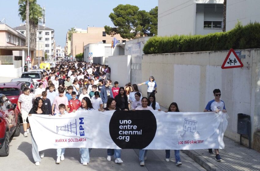 Carlet se suma a la marxa solidària ‘La Vuelta al Cole’ per visibilitzar la leucèmia infantil