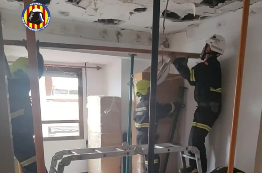 Evacuada una finca a Alfafar per un derrumbament parcial del sostre d’un habitatge