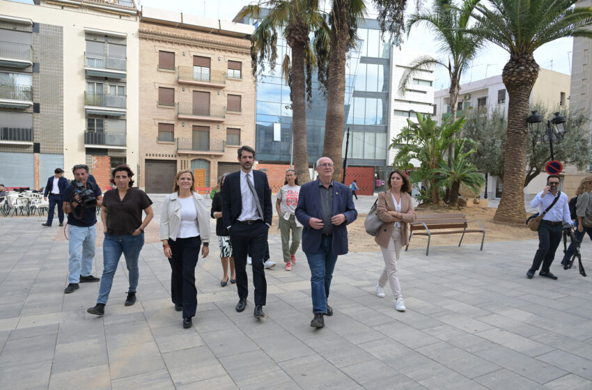  Ministre de Cultura visita Paiporta per conéixer la reconstrucció cultural després de la DANA”