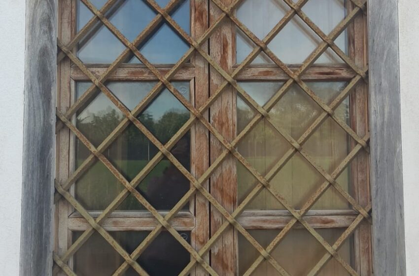  Compromís Meliana: La fusteria de les portes i finestres del Palauet de Nolla presenta un estat lamentable