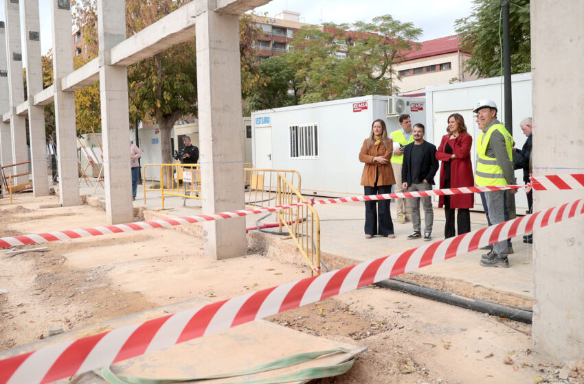  L’alcaldessa de València visita les obres de construcció del poliesportiu del barri de Sant Isidre
