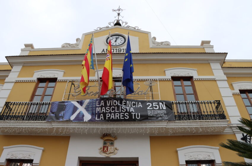  Burjassot referma la seua determinació enfront de la violència contra les dones amb l’aprovació del manifest del 25N