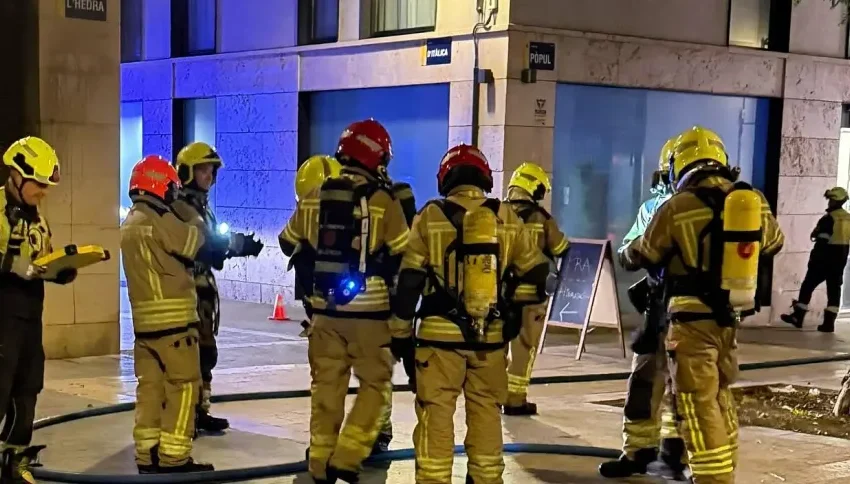  Incendi en un edifici de l’Avinguda Blasco Ibáñez obliga a rescatar una dona i a desallotjar els veïns