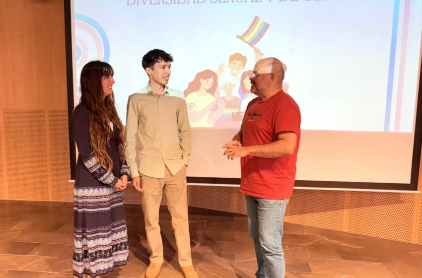  El professorat de Picassent es forma per garantir a l’alumnat LGTBI un entorn lliure de violència i odi