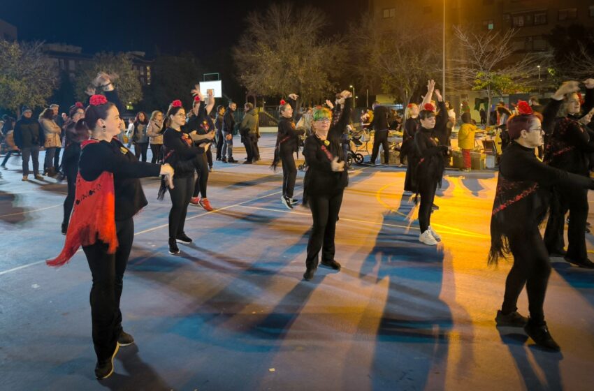  Torrent acull el VIII mercadet solidari a benefici d’ADISTO organitzat per l’AMPA del CEIP Antonio Machado