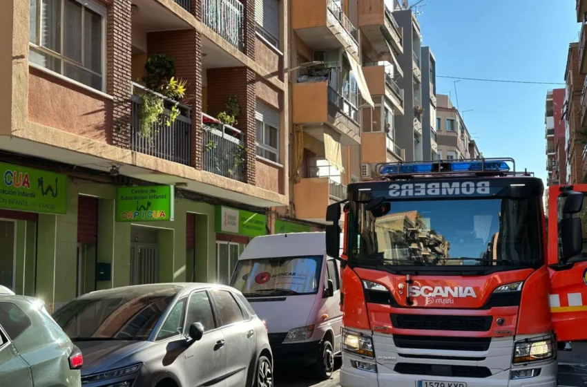  Un incendi en una vivenda de Torrent obliga a evacuar una escola infantil