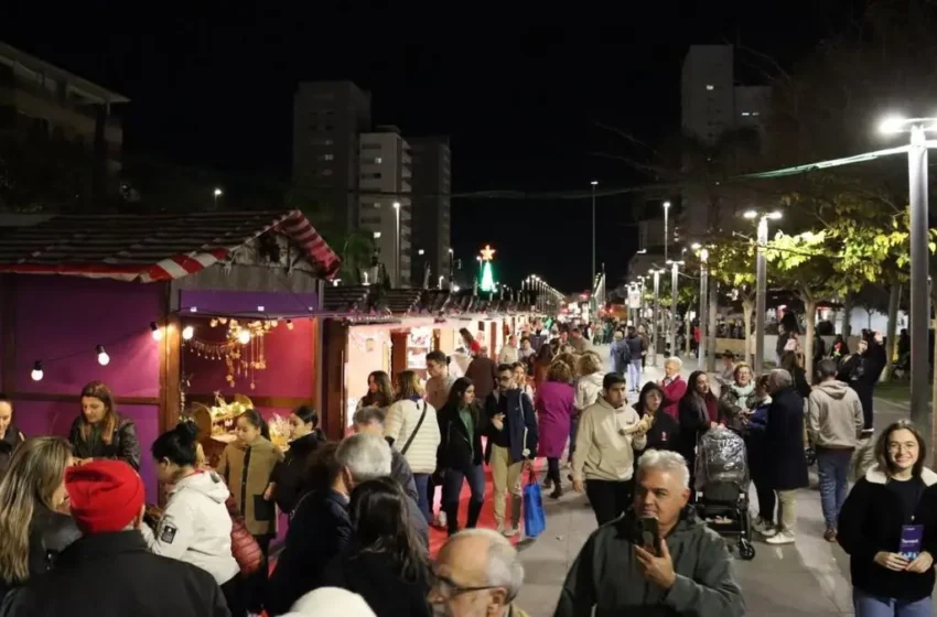  El III Mercat de Nadal de Torrent ompli de comerç local els carrers