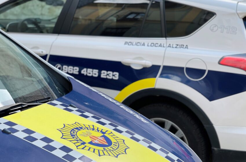  La Policia Local d’Alzira deté dos individus per forçar vehicles a la plaça Sagrada Família