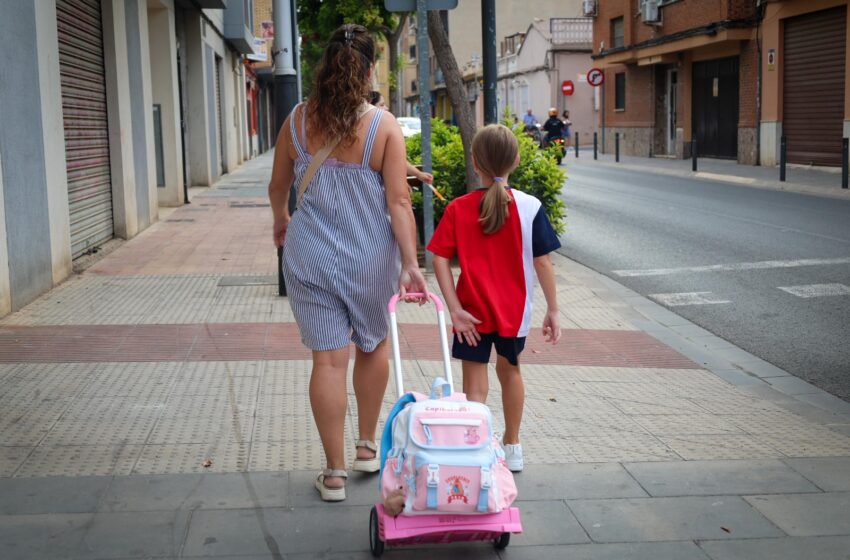  Torrent concedeix més de 2.500 becas de material escolar amb una inversió de 115.800 euros